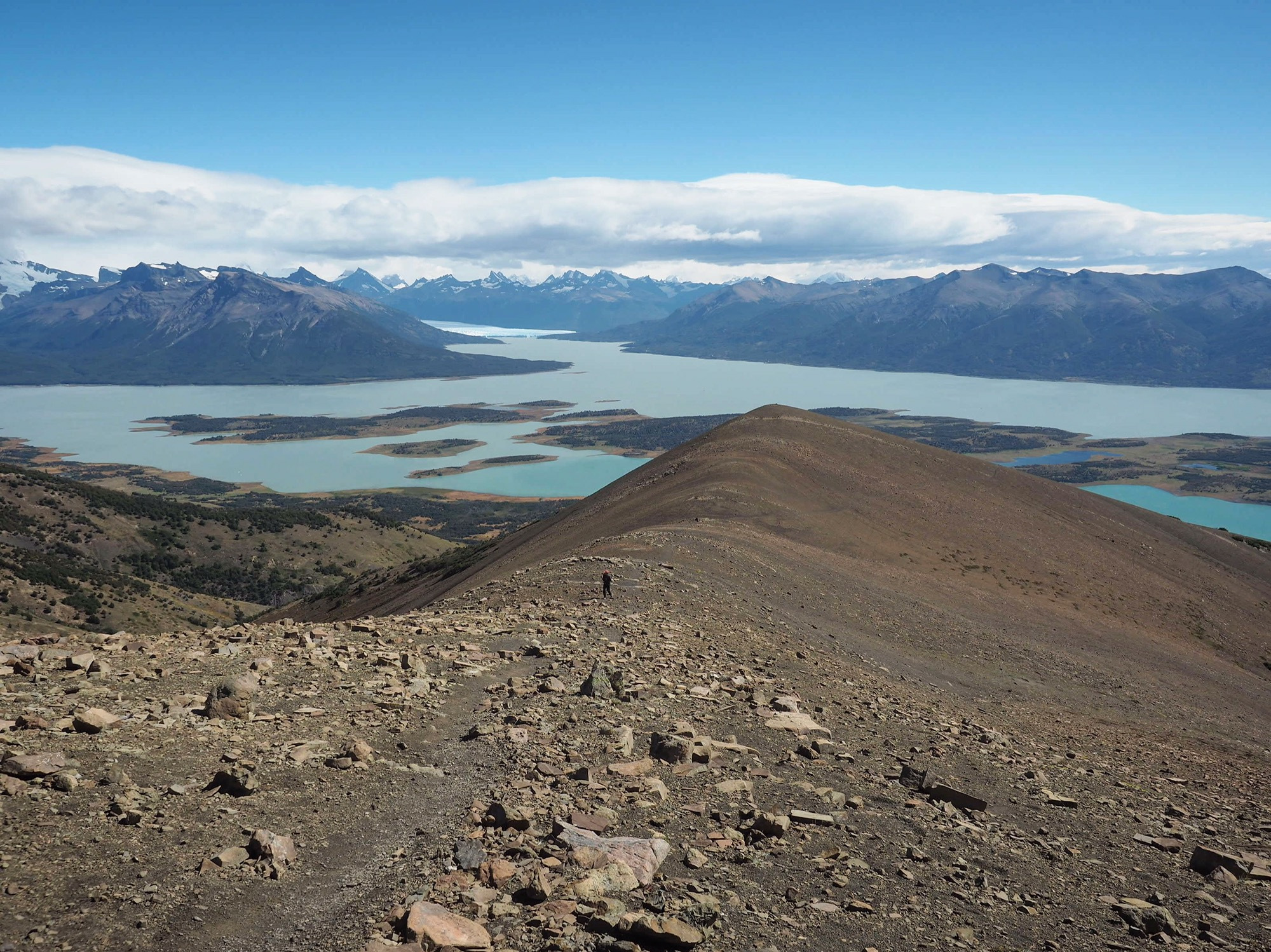 Paisagem na subida ao Cerro Cristal, bem ao fundo, se nota o glaciar Perito Moreno